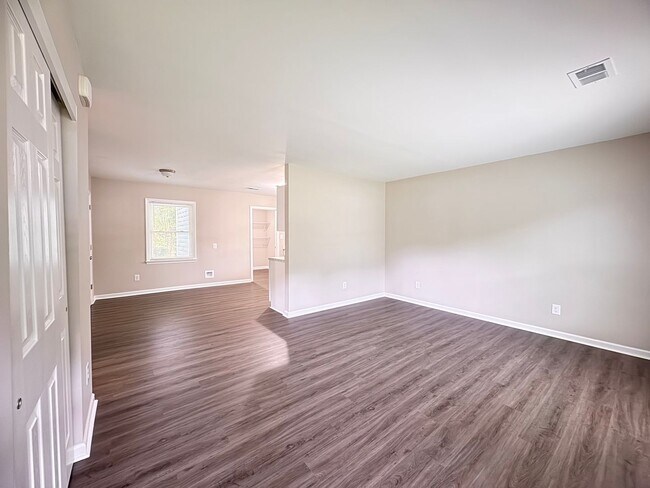 Foto del edificio - Fully Renovated 3BR Brick Ranch on Cul-De-Sac