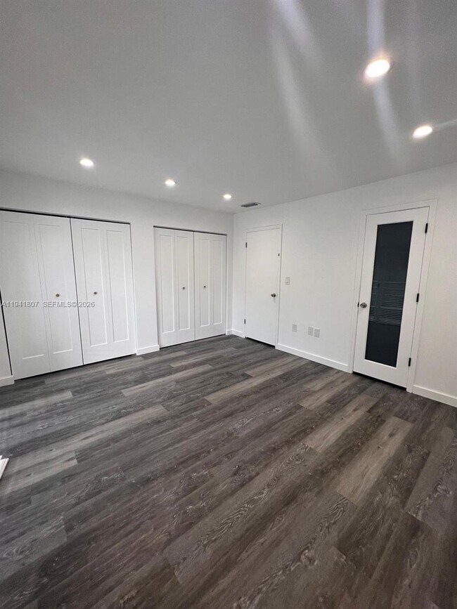 Foto del edificio - 11163 NW 7th St