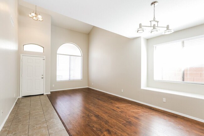 Foto del edificio - 9913 E Emelita Ave