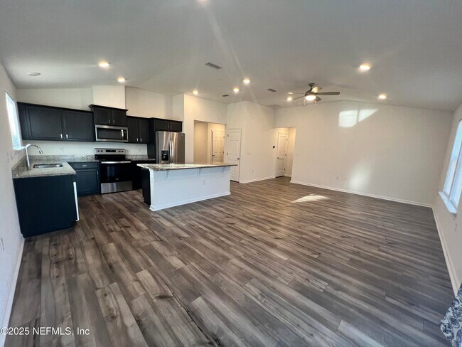 Foto del edificio - 463 Red Dahlia Ln