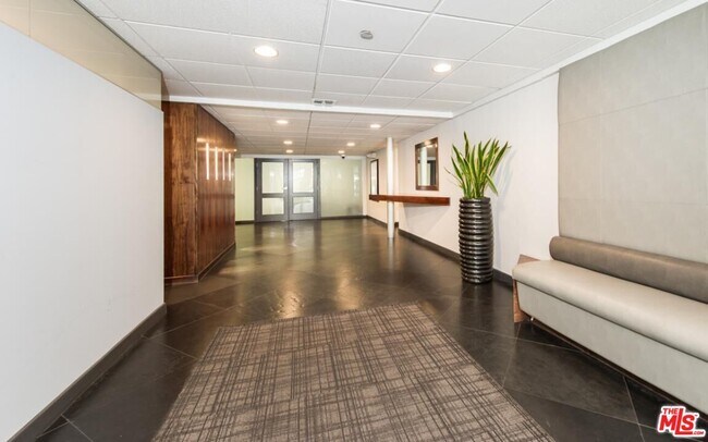 Foto del edificio - 740 Kings Rd