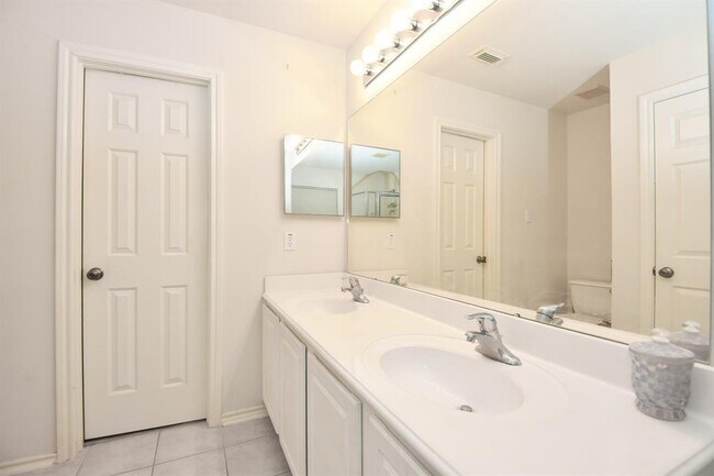 Building Photo - 16846 Carrollton Creek Ln