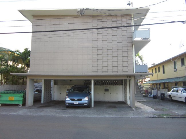 Building Photo - 1231 Matlock Ave