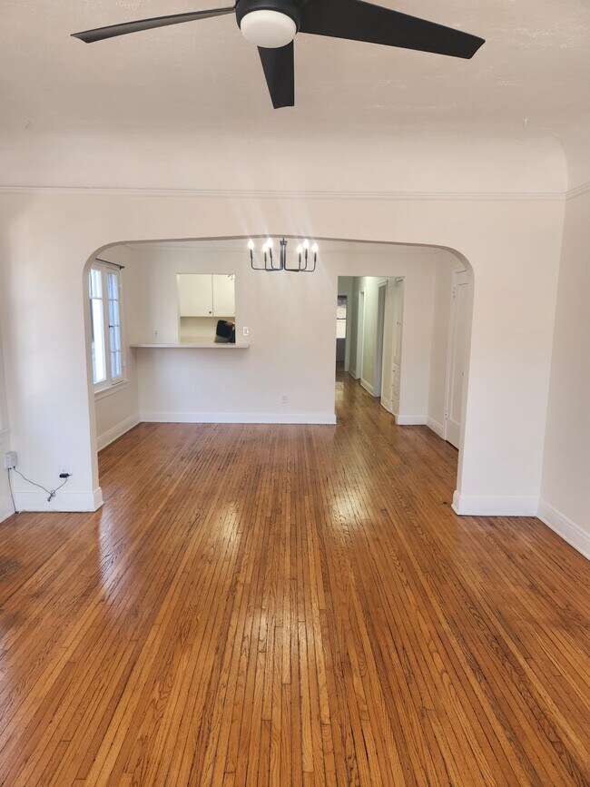 Building Photo - 846 Laveta Ter