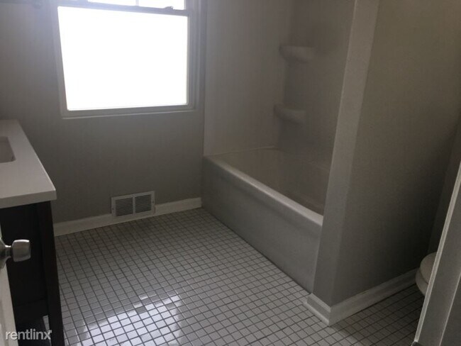 Building Photo - 3524 Hudson Ave