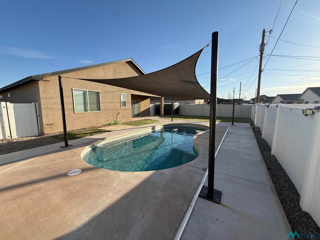 Foto del edificio - 2412 W Briscoe Ave