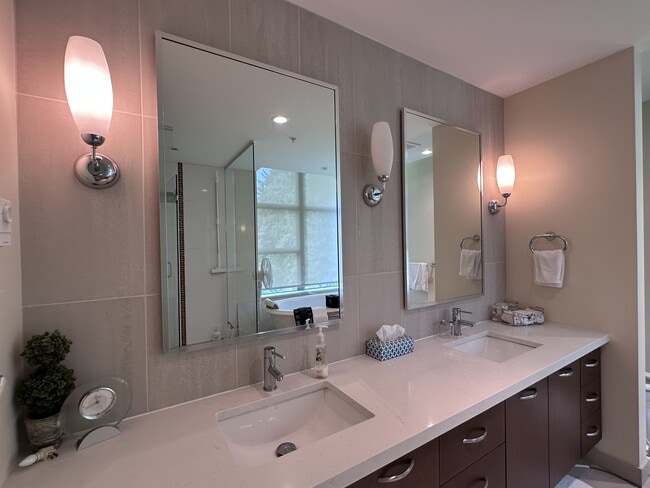 Building Photo - 3335 Cypress Pl