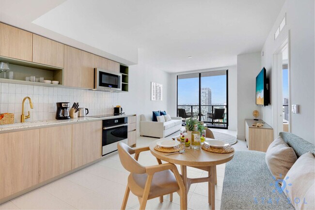 Building Photo - 601 NE 1st Ave