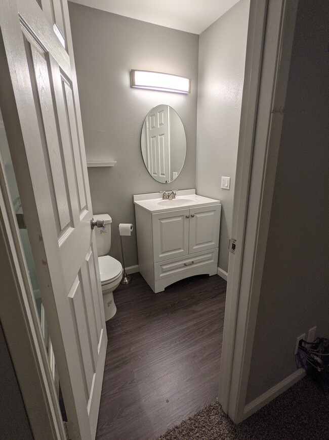 Master bathroom - 4767 N Cedar Ave