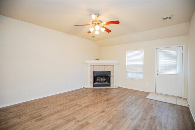 Foto del edificio - 610 Maplewood Dr