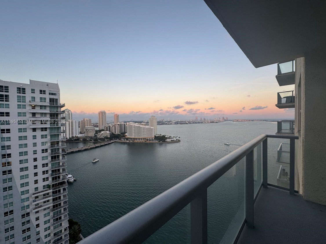 Foto principal - 1155 Brickell Bay Dr