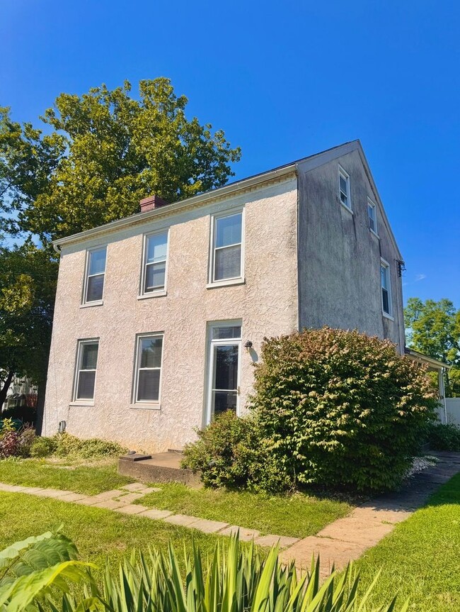 Building Photo - 1180 S Krocks Rd