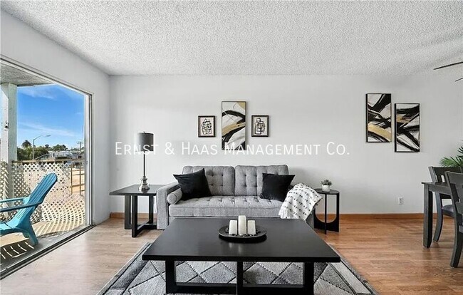 Foto del edificio - 955 E 3rd St