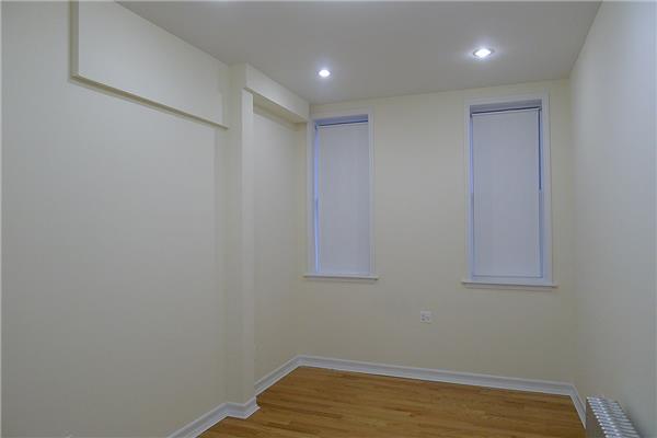 Building Photo - 1130 Manhattan Ave
