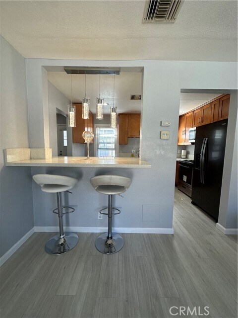 Building Photo - 226 E Tamarack Ave