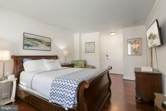 Building Photo - 1121 Arlington Blvd