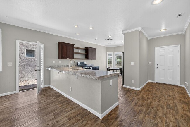 Foto del edificio - 6777 Wormwood Ln