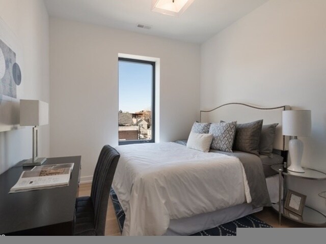Foto del edificio - 1244 W Huron St