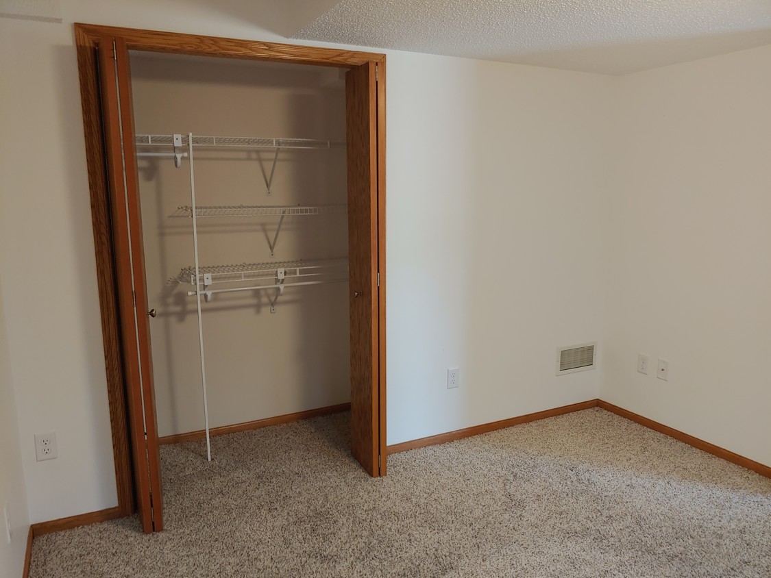 Bedroom/Closet - 1000 Pine St