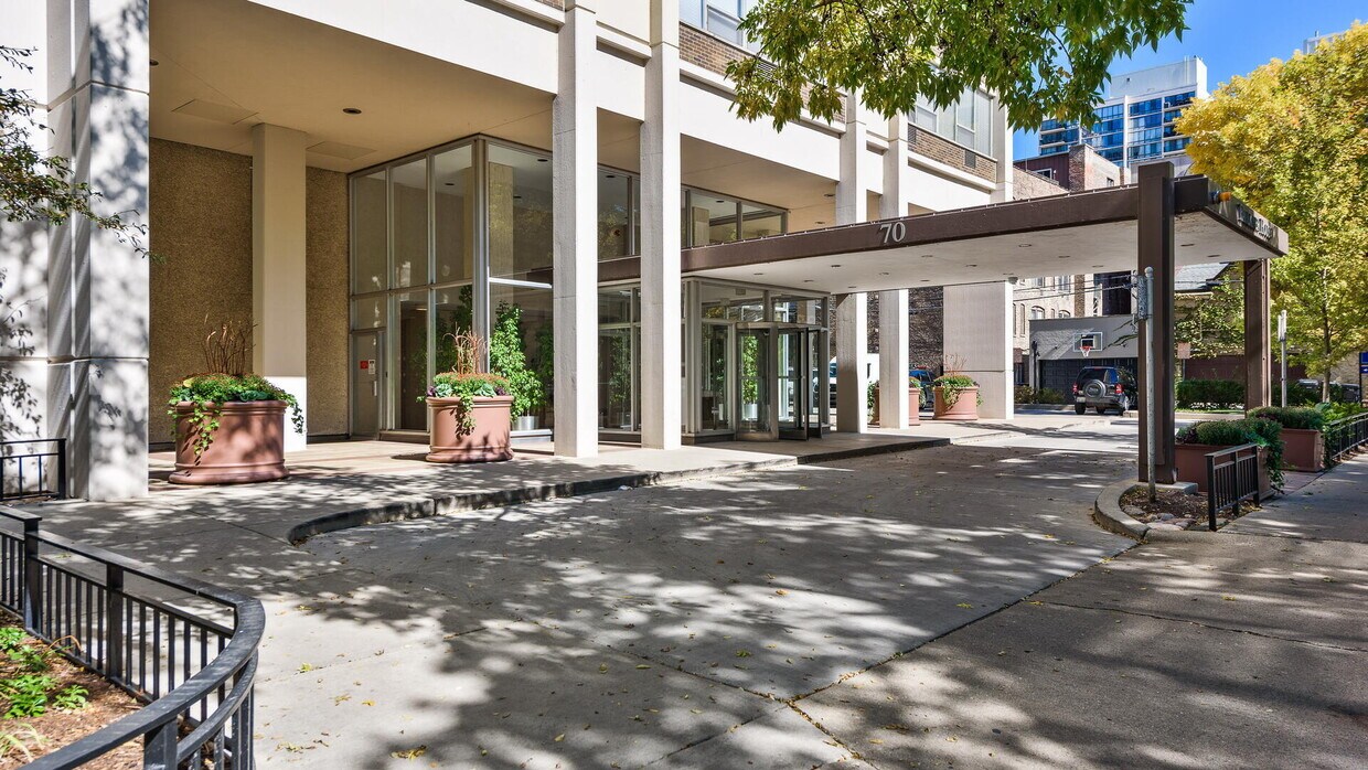 Primary Photo - 70 W Burton Pl