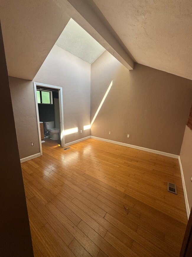 Building Photo - 1860 Nekoma Ct
