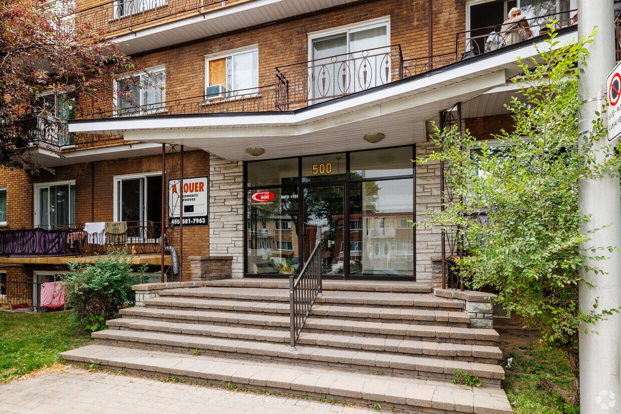 Building Photo - 500 Boul Chomedey