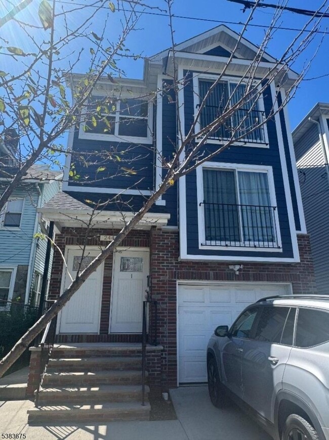 Building Photo - 244 Pomona Ave