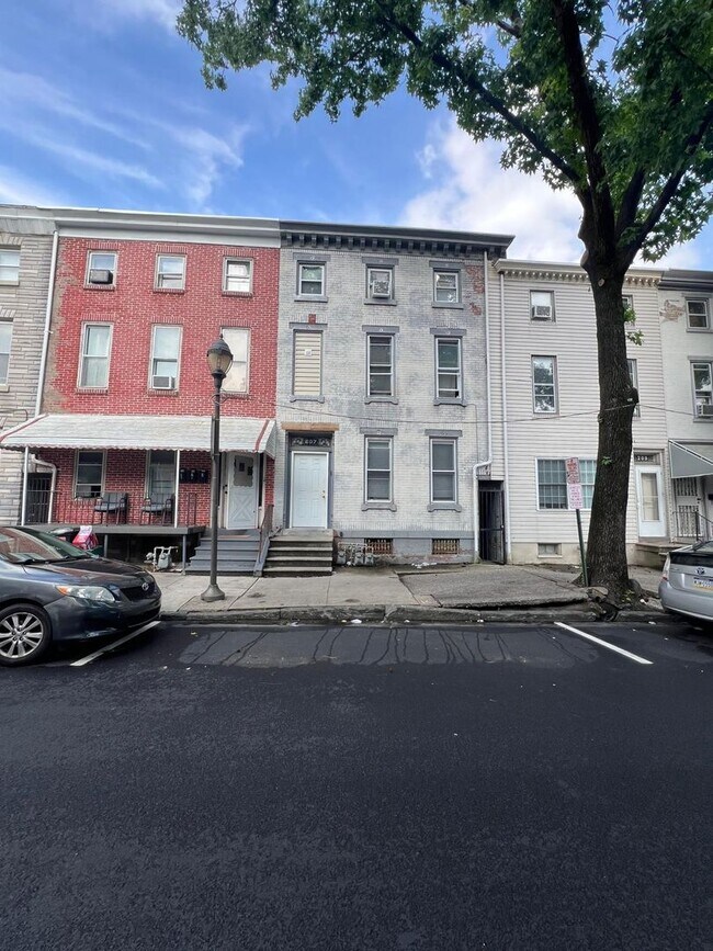 Building Photo - 207 S 4th Street