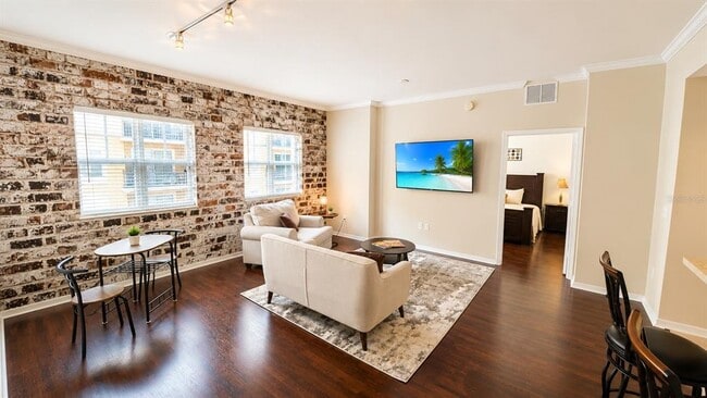Building Photo - 1064 N Tamiami Trl