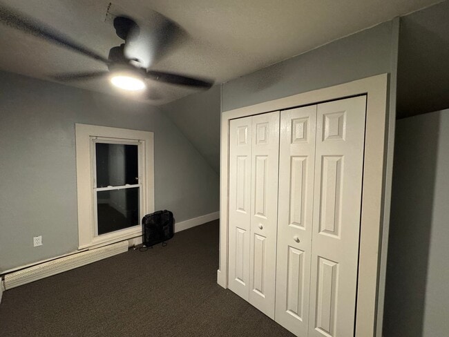 Building Photo - 3rd Floor Amesbury 2 Bedroom+Office
