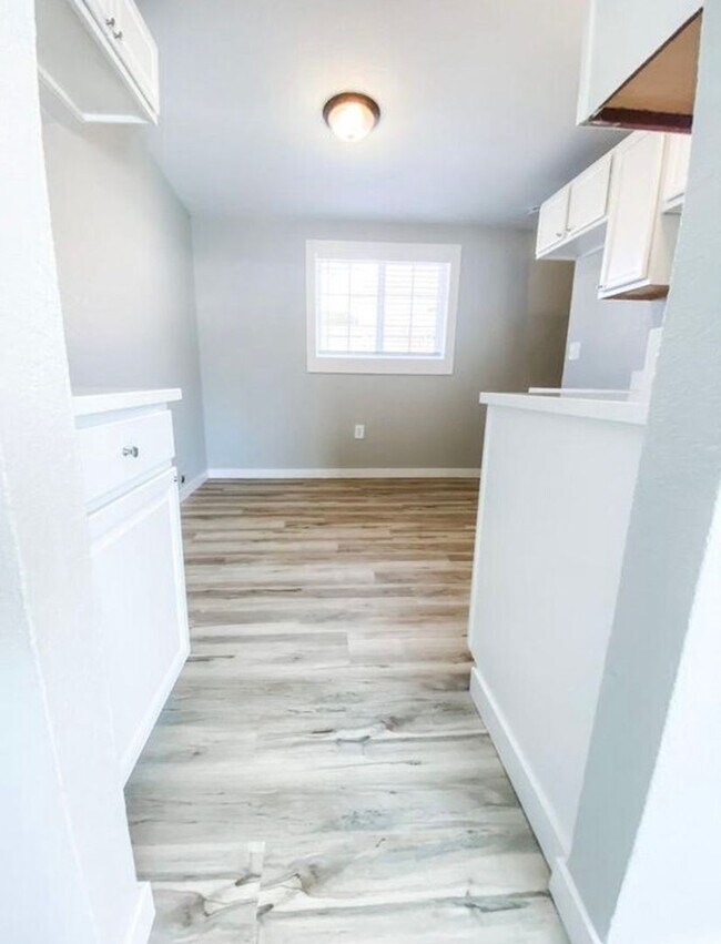 Foto del edificio - 584-586 Stuart Duplex