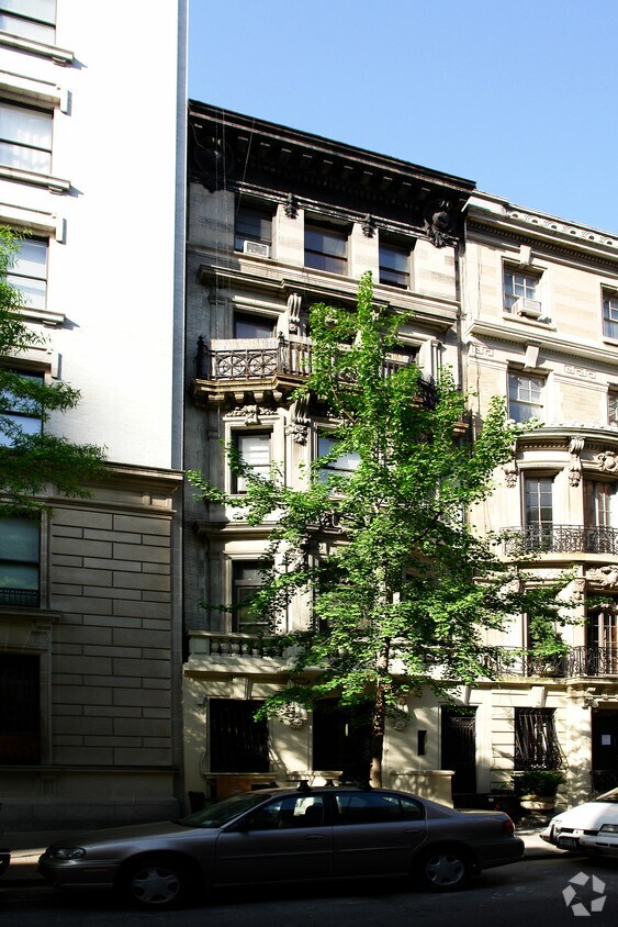 Building Photo - 306 W 92nd St