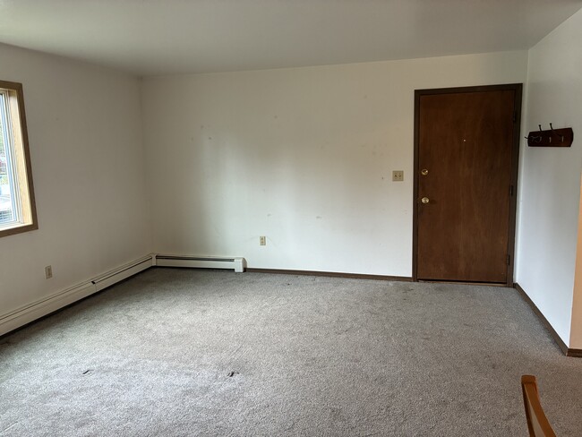Building Photo - 615 Ginko Rd