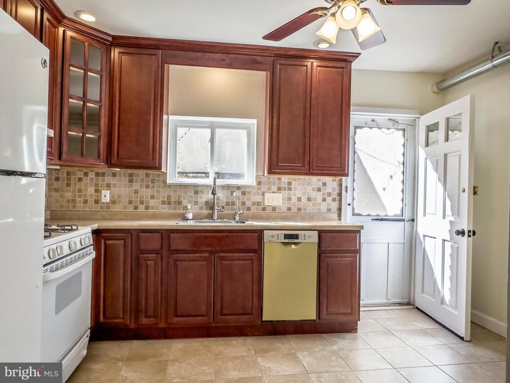 Primary Photo - 1242 Latona St