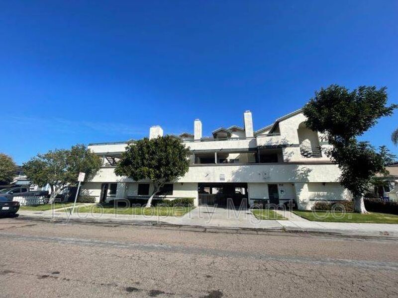 Primary Photo - 252 Date Ave