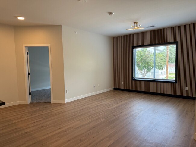 Foto del edificio - 2305 Ave G