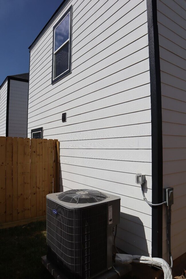 Foto del edificio - BRAND NEW UNIT