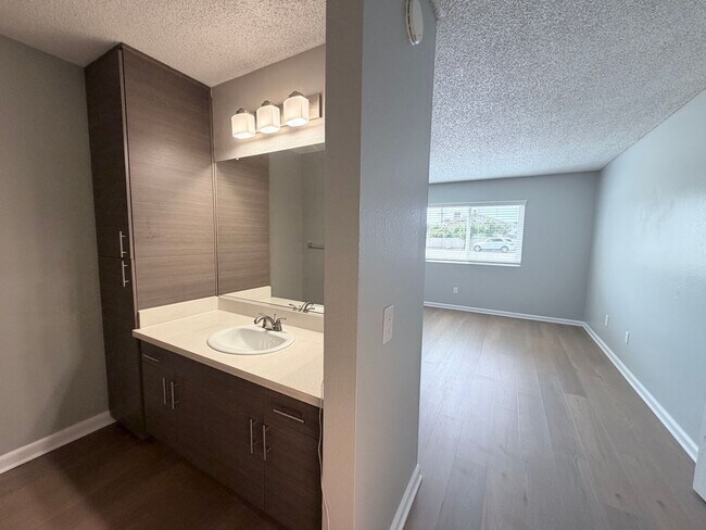 Interior Photo - Surf House Apartments