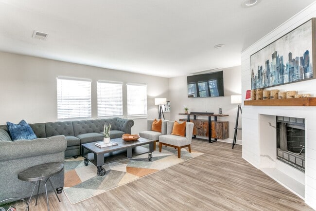 Building Photo - 16Ten