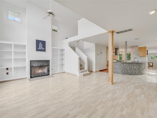 Building Photo - 2802 Rockingham Dr