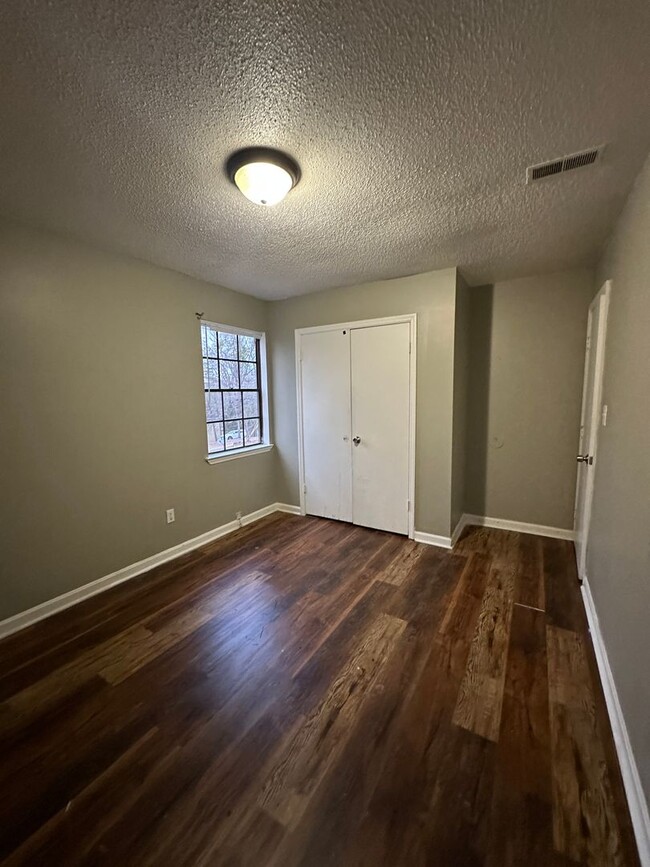 Foto del edificio - Charming Duplex for Rent- Spacious and Con...