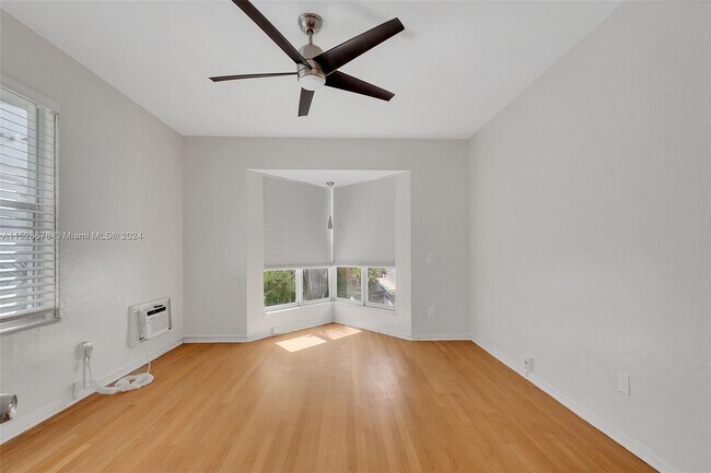 Building Photo - 319 W 28th St