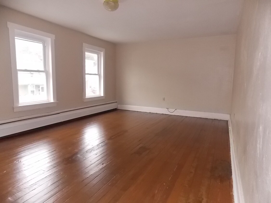 Primary Photo - 340-342 W Catawissa St