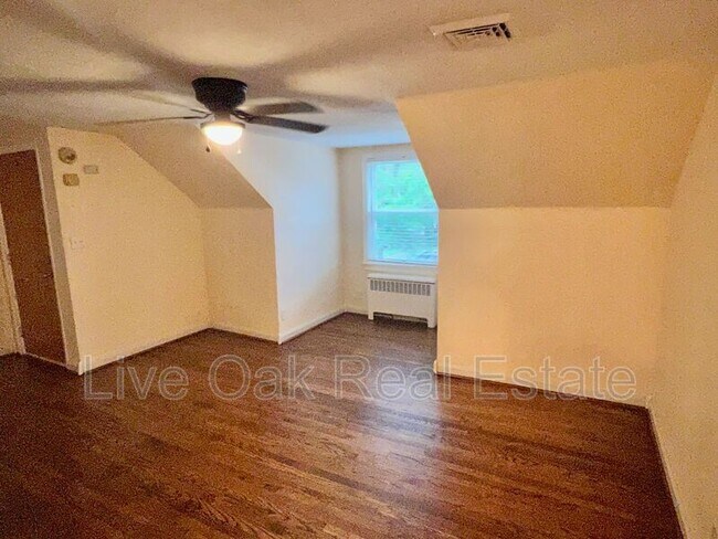 Foto del edificio - 4615 Colonial Ave
