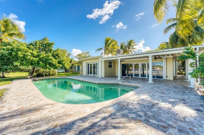 Foto del edificio - 275 N Shore Dr