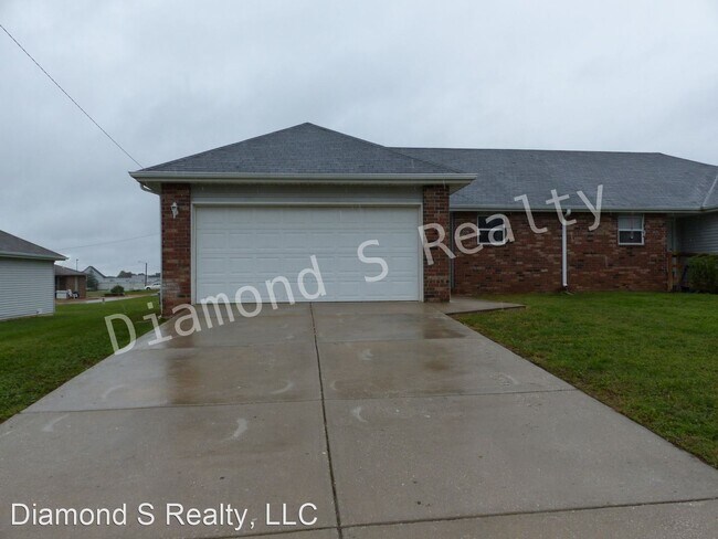 Building Photo - 2 br, 2 bath House - 715 McLean Court