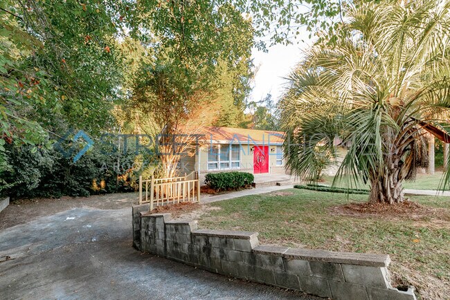 Building Photo - REDUCED!