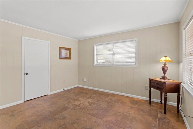 Building Photo - 122 Clarence Dr