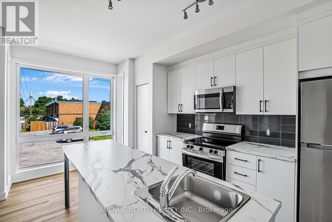 Building Photo - 391-391 Dieppe St