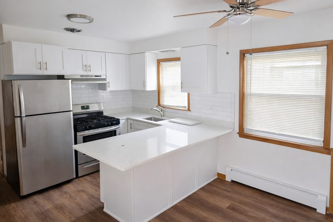 Foto del edificio - 5834 W Montrose Ave